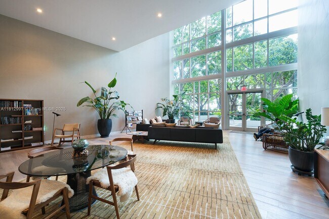 Building Photo - 2020 N Bayshore Dr