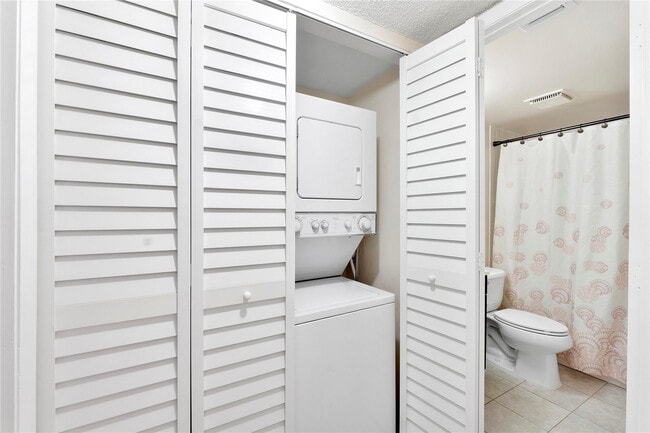 Building Photo - 6519 Coral Lake Dr