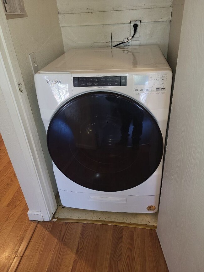 Building Photo - 2410 Tripp Dr