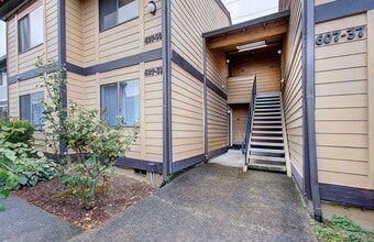 Building Photo - Cozy 2 bdrm 2 bath Condo - HALF OFF the 1s...