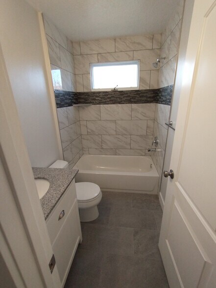 Building Photo - 275 S Valley View Dr