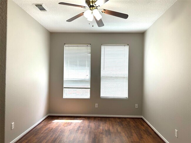Building Photo - 18562 Carousel Creek Ct