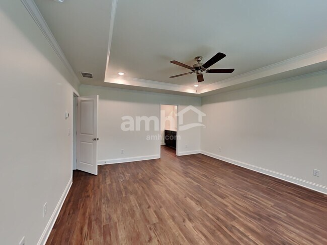 Building Photo - 301 Pecan Dr
