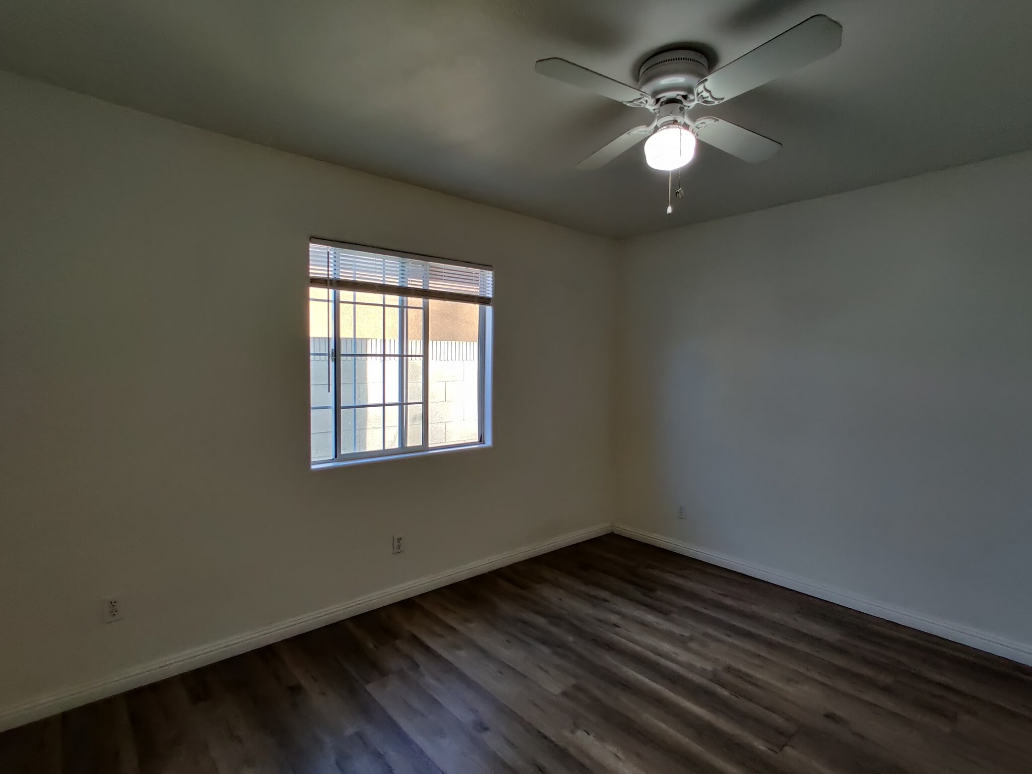 Room#1 - 337 E Ash Ave