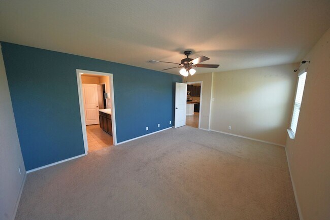 Building Photo - Gorgeous Selma Living with a Inground Pool! Realtor Commission: $625