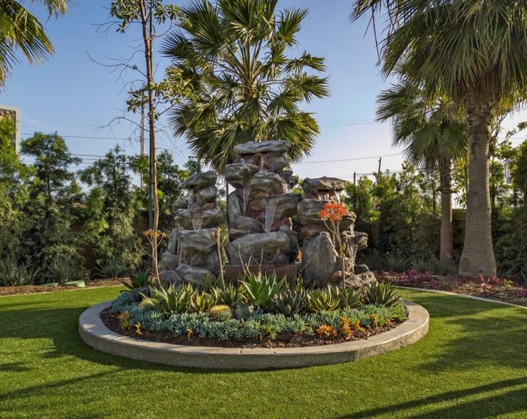 Building Photo - 5533 Palm Dr