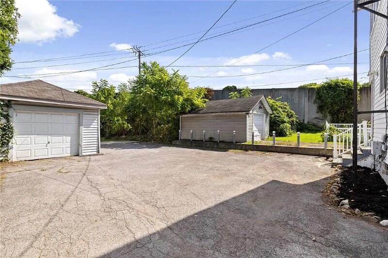 Building Photo - 102 Colby St