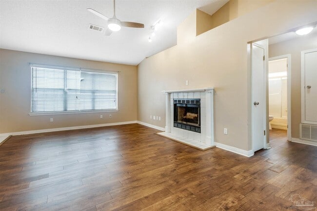 Building Photo - 2060 Cambridge Cir