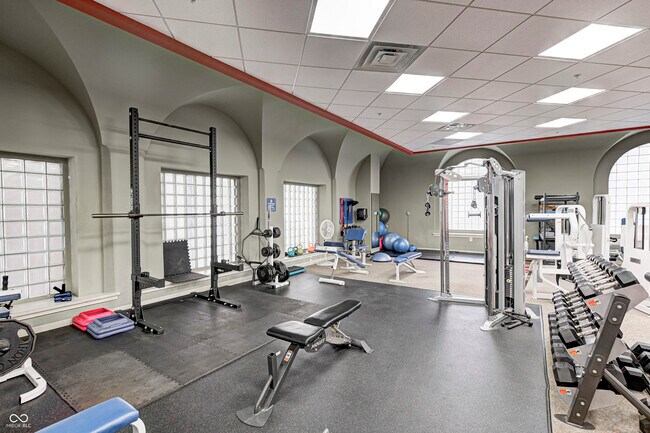 Building Photo - 350 N Meridian St