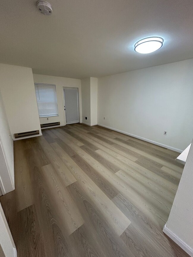 Building Photo - Beautiful 1BRs+1BA Condo with al parking s...