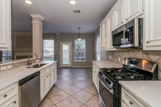 Building Photo - 9510 Wakefield Village Dr