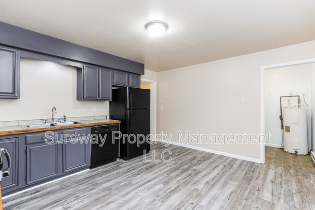 Building Photo - 50 Dahlia St