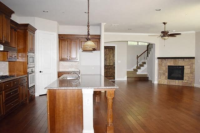 Building Photo - 5140 Chinquapin Dr