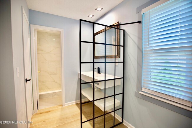 Building Photo - 3542 Sheldrake Dr