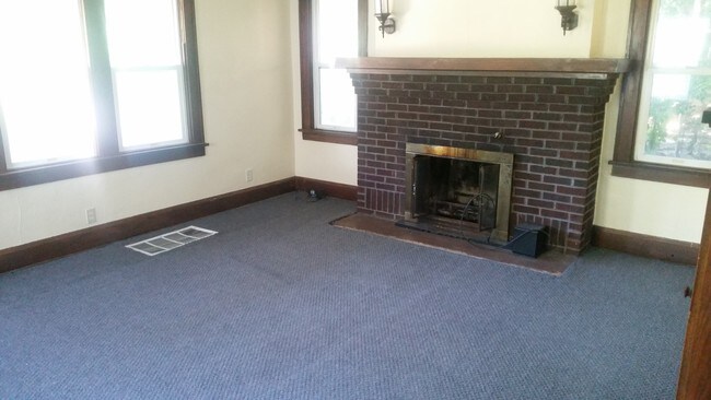 Building Photo - 803 N Winnebago St