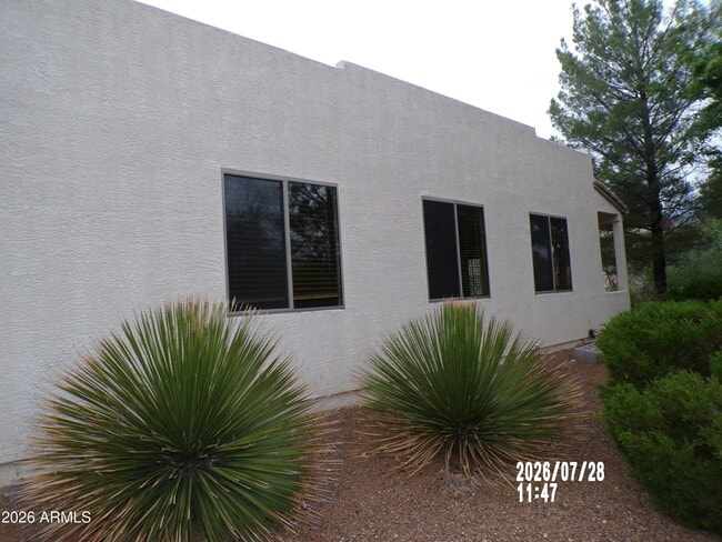 Building Photo - 830 Corazon Ln