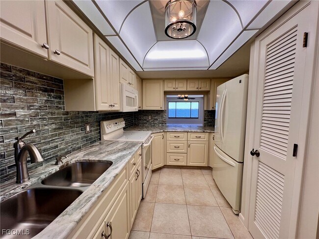 Building Photo - 4015 SE 20th Pl