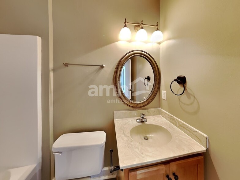 Building Photo - 711 Riata Ct