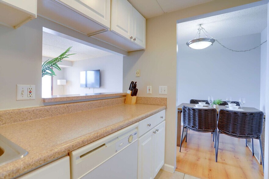 Building Photo - 401 12th St S