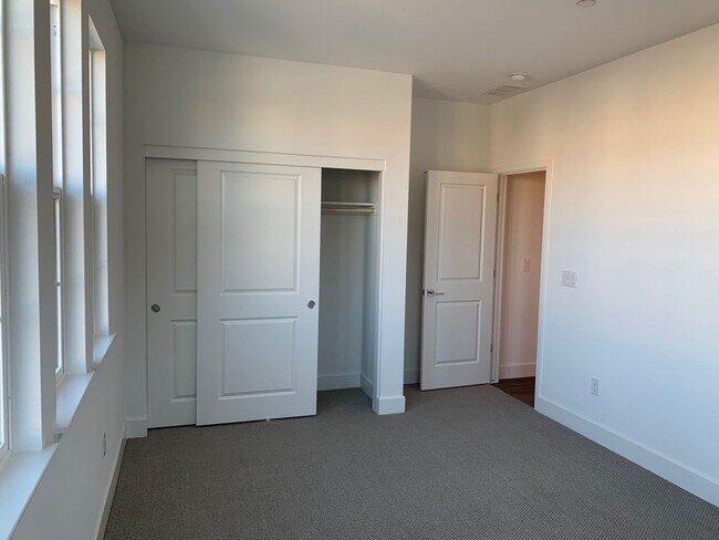 Building Photo - Home In Tracy Hills - Tenant occupied DO N...