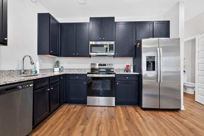 Building Photo - 3 Bedroom Townhome in Atlanta!