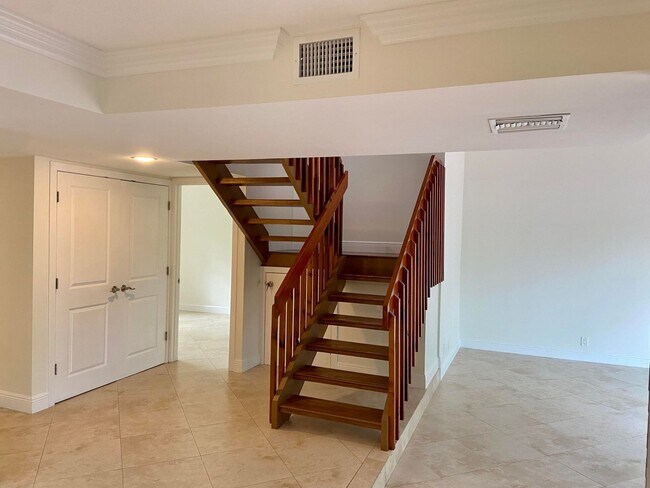 Building Photo - 525 Bayfront Dr