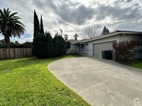 Building Photo - Clean and Comfortable Single Family Home o...