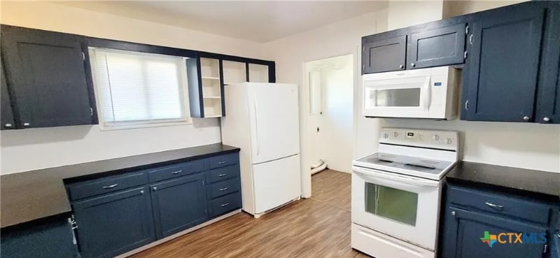 Building Photo - 613 Cedar Dr