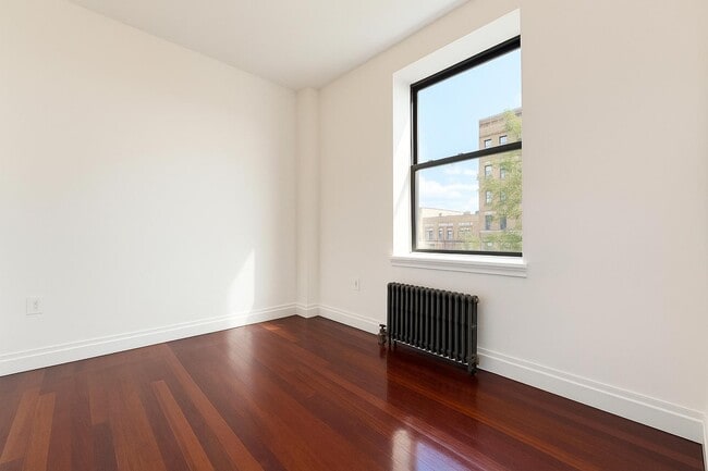 Building Photo - 607 W 137th St