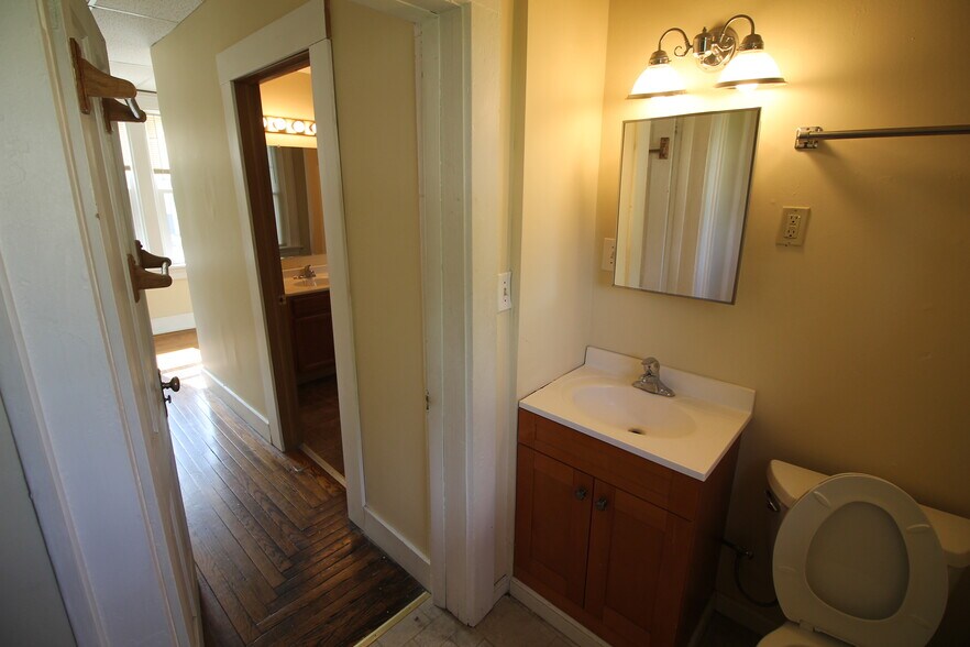 Building Photo - 316 W Center St