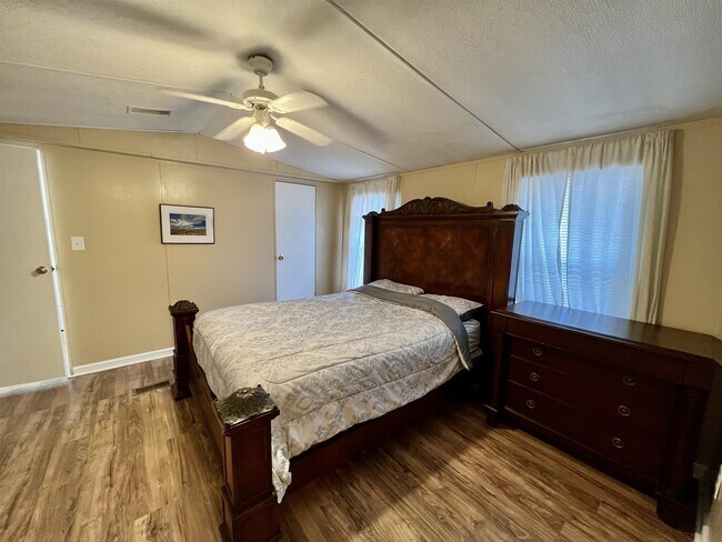 Building Photo - 50 Mandalay Dr