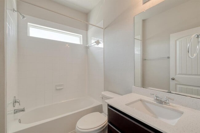 Building Photo - 108 Kleberg Ct