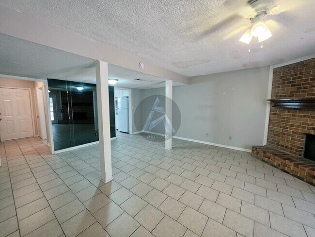 Building Photo - 1495 Bentley Ln SE