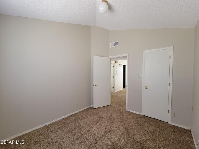 Building Photo - 3200 Mountain Ridge Dr