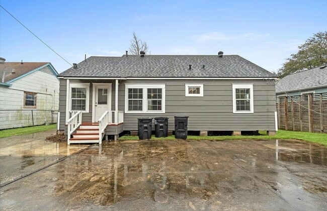 Building Photo - 5244 Leeland St