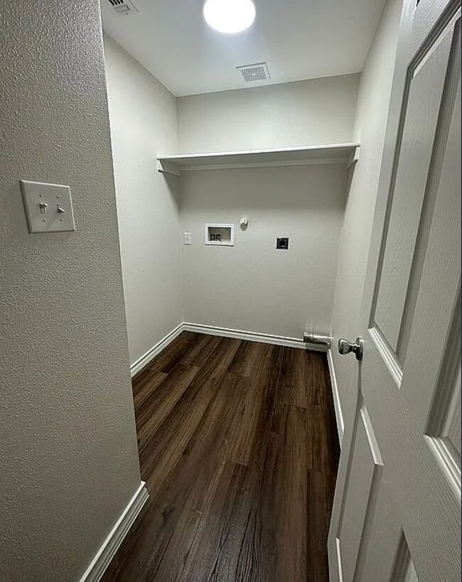 Building Photo - 9711 Chelsea Cir