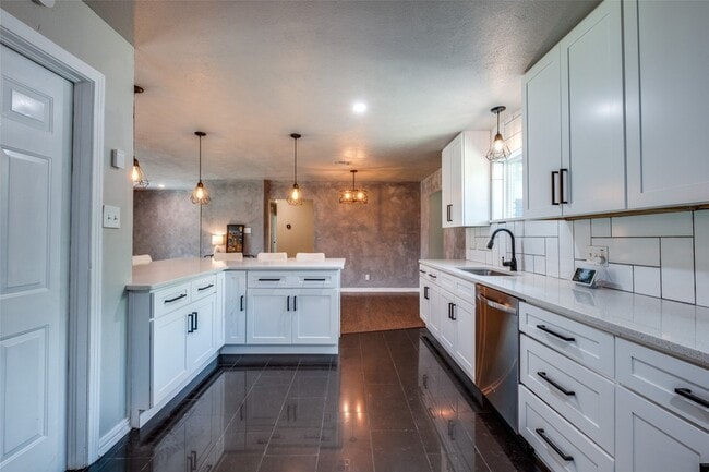 Building Photo - 2031 Brookhaven Dr