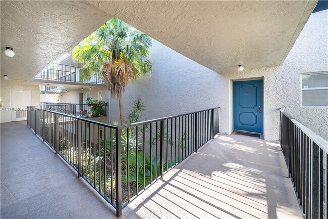 Building Photo - 3100 Riverside Dr