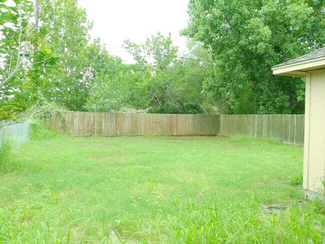 Building Photo - 2600 Alana Ln