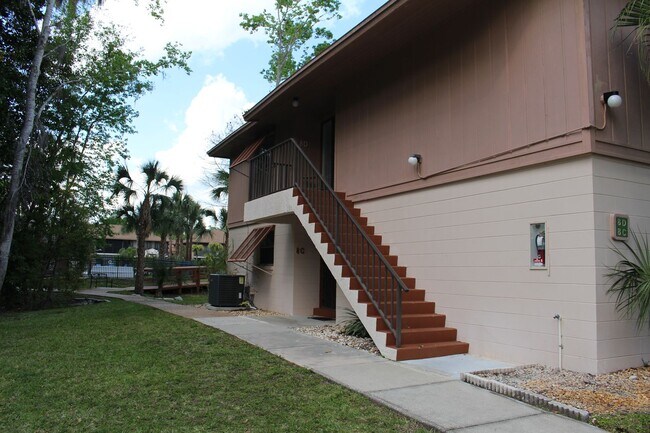 Building Photo - 2 Bedroom, 2 Bath in Deltona!
