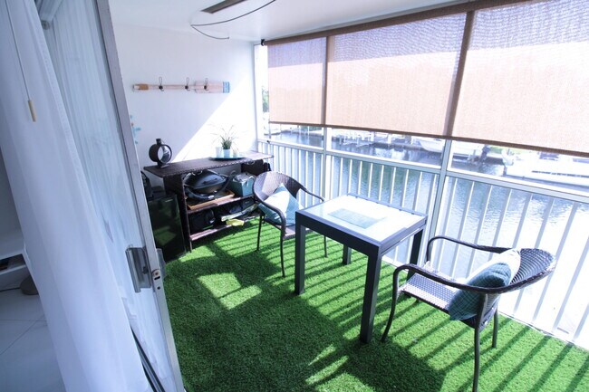 Building Photo - 465 Paradise Isle Blvd