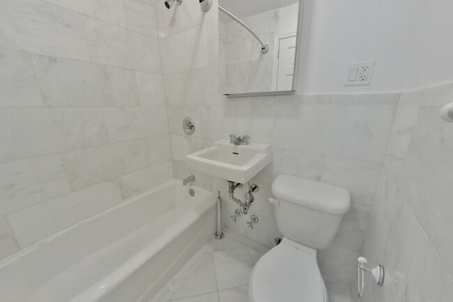 Building Photo - 417 3rd Ave