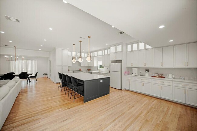 Building Photo - 5630 Lymbar Dr