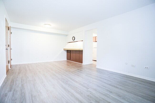 Building Photo - 126 W Washington St