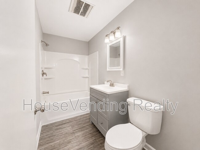 Building Photo - 619 Tarpley St