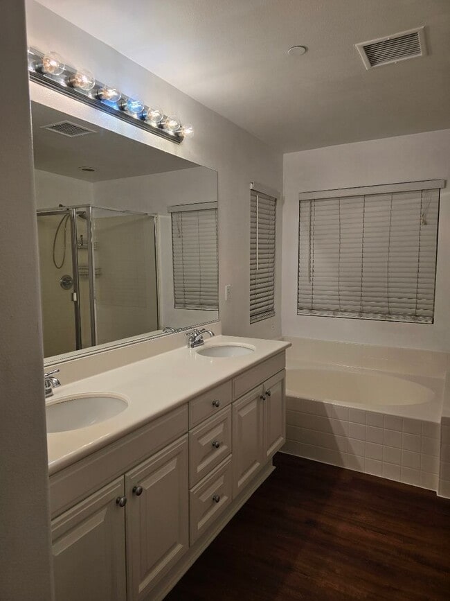 Building Photo - ***OPEN HOUSE 2/15/2026 11am-12pm ***Ready Now! 4bed 3bath