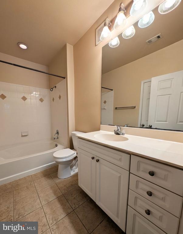 Building Photo - 501 Hungerford Dr