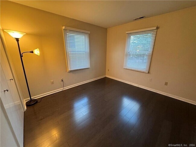 Building Photo - 41 Nash Pl