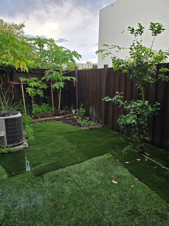 Building Photo - 20 NW 7th Ave