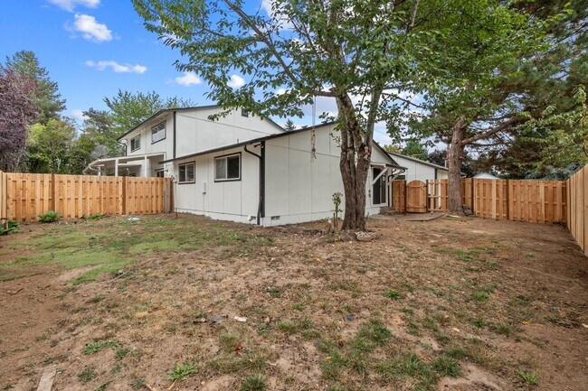 Building Photo - 325 N 29th Ave